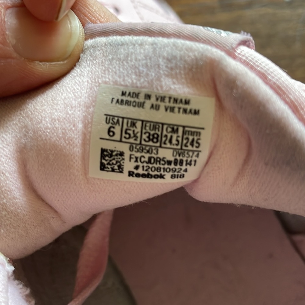 Pink Reeboks - Picture 6 of 6